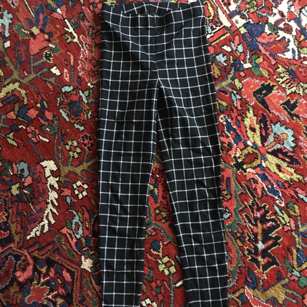 Pacsun Black and White pull into pants